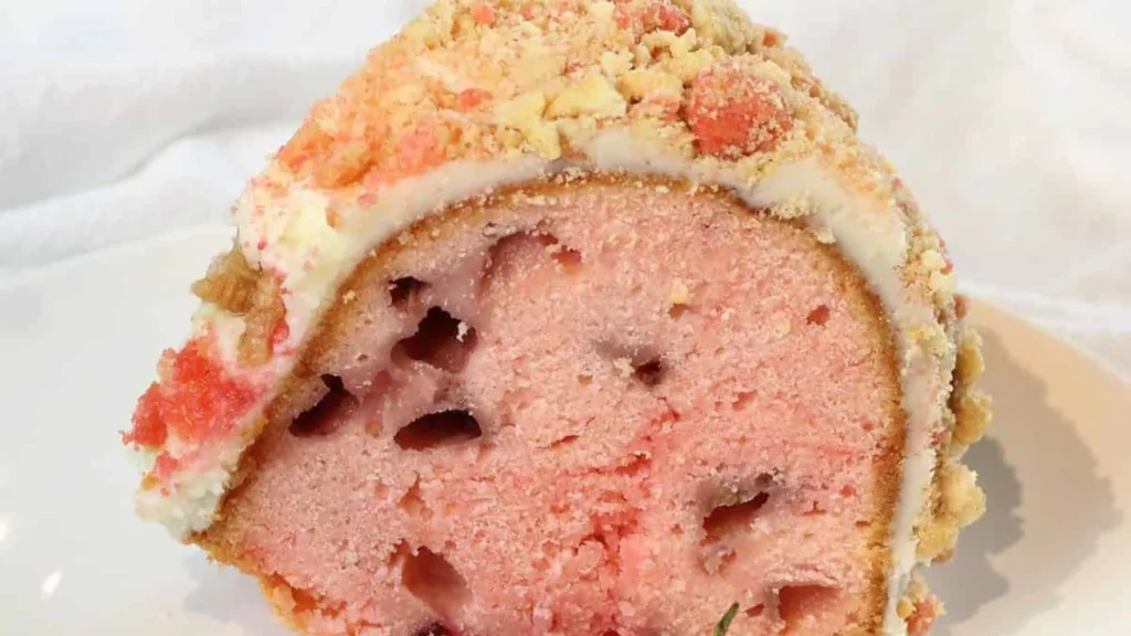 Strawberry Oreo Crunch Pound Cake Recipe