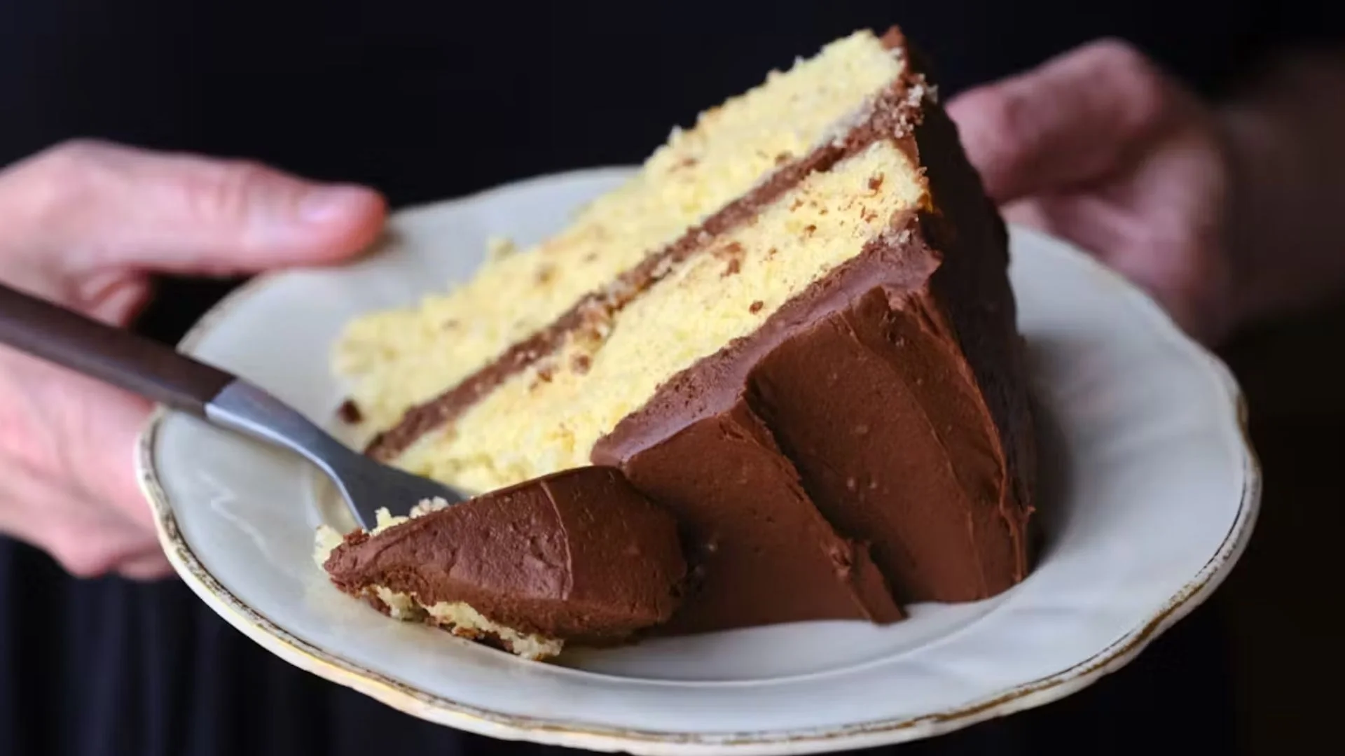 Vanilla Cake with Chocolate Frosting Recipe